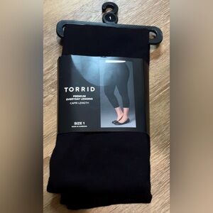 Nwt torrid 1 capri leggings